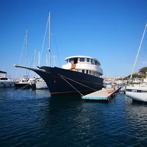 Classic Yacht Yanika Yachting Watersport Ets , Villaputzu Italie