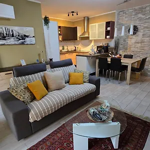 Prime - Large Independent Apartment, Air Conditioning, 2 Bathrooms, 2 Free Covered Parking Spaces, No Restricted Traffic Zone, Train Station 100m, Theatre 150m, Historic Centre , Varèse Italie